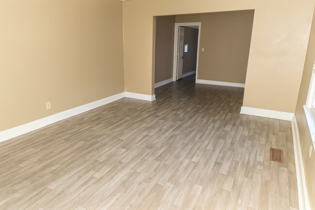 Foto del edificio - 2106 Melton Ave
