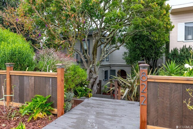 Building Photo - 822 Pacheco St