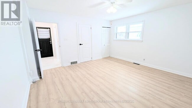 Building Photo - 330 Adelaide Ave E