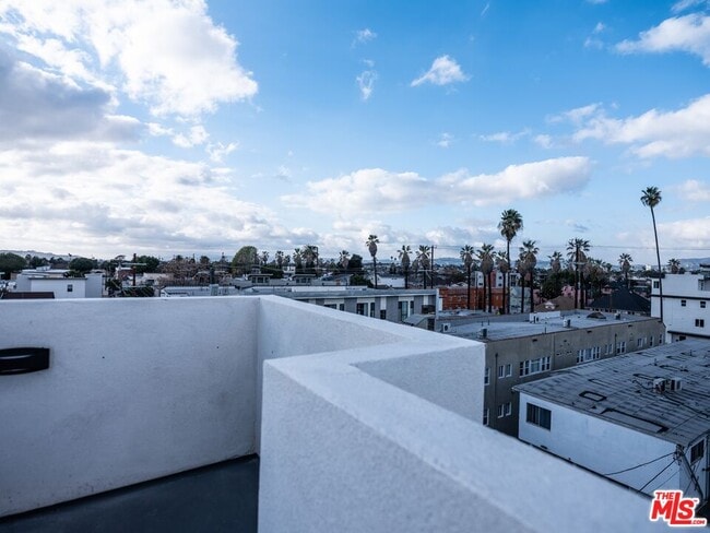 Building Photo - 1147 W 37th St