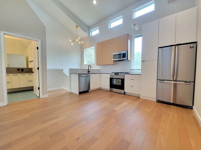 Building Photo - Modern 1/BR 1/BA with Tall Ceilings, Natur...