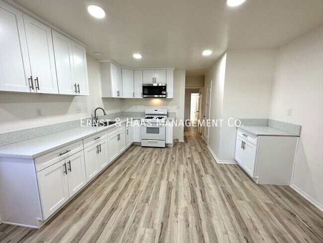 Foto del edificio - 622 E 7th St