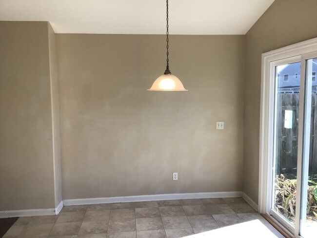 Building Photo - 117 Lake Pointe Drive