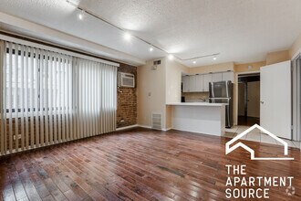Building Photo - 715 W Diversey Pkwy