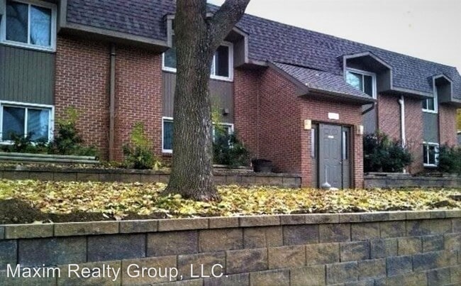 Building Photo - 817 James Pkwy