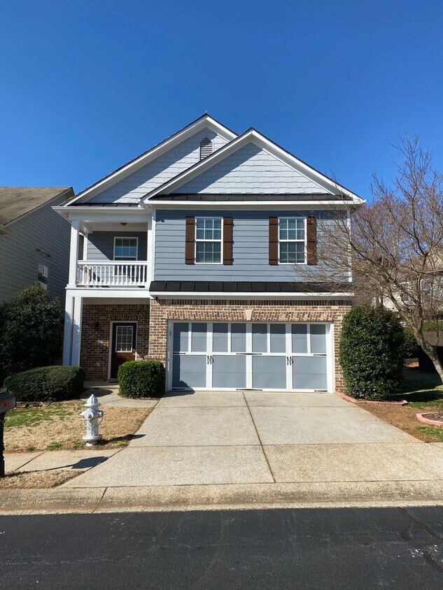 Foto principal - Beautiful Home in Sought After Neighborhood!