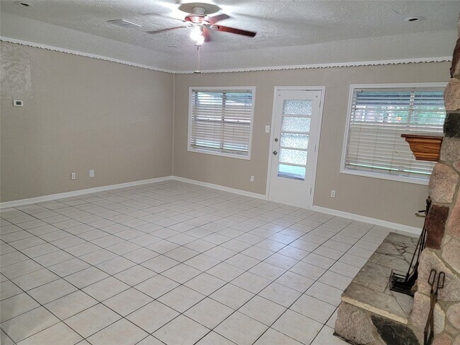 Building Photo - 14510 Roundstone Ln