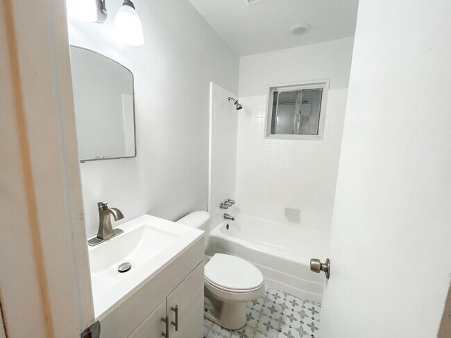 Foto del edificio - 2129 Evans Ave NW