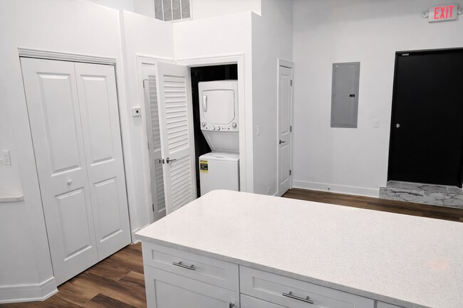 Foto del edificio - 1533 N Western Ave