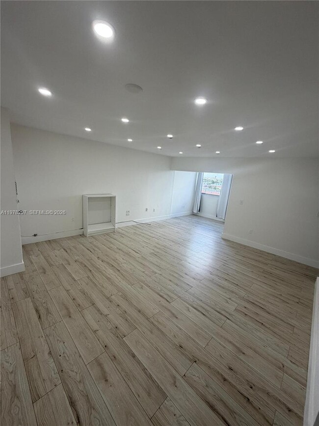 Foto del edificio - 750 NW 43rd Ave