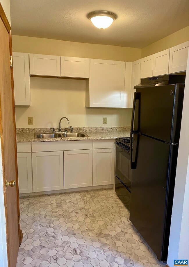 Building Photo - 108 Olinda Dr