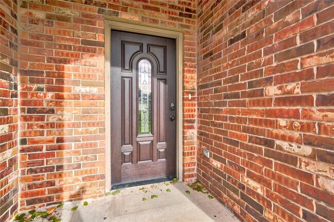 Building Photo - 2023 Westbury Dr