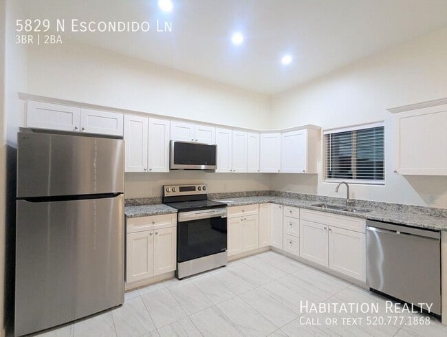 Building Photo - 5829 N Escondido Ln