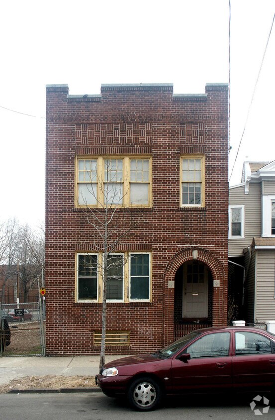 Primary Photo - 1076 Virginia Ave
