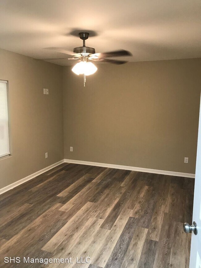 Building Photo - 4 br, 2 bath House - 209 Iris Circle