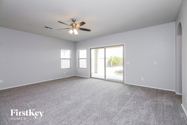 Foto del edificio - 5401 W Victory Way