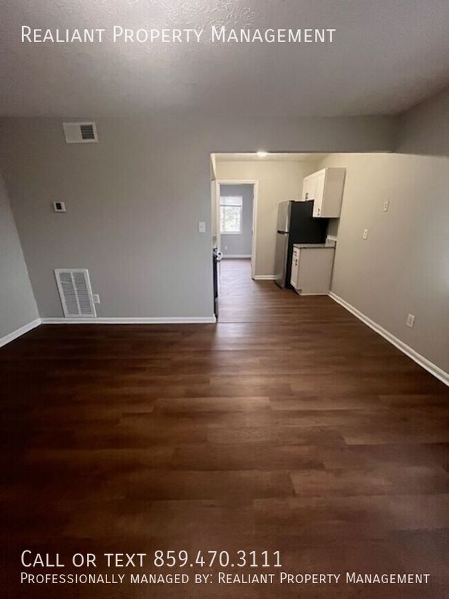 Foto del edificio - 208 Lakeshore Dr