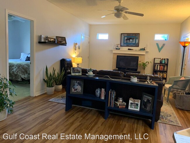 Building Photo - 3 br, 2 bath House - 3227 E GONZALEZ ST