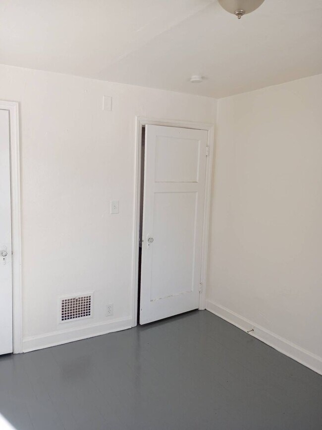 Foto del edificio - 238 E Beechwood Ave