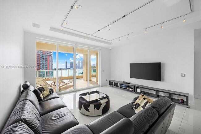 Foto del edificio - 3340 NE 190th St