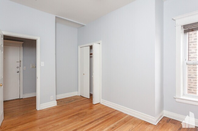 Building Photo - 941 West Windsor-3
