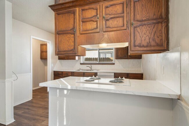 Building Photo - Charming 3-Bedroom Home with Modern Touche...