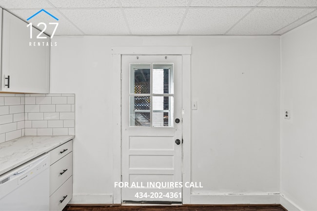 Building Photo - Cozy Lower Level Living with Patio!