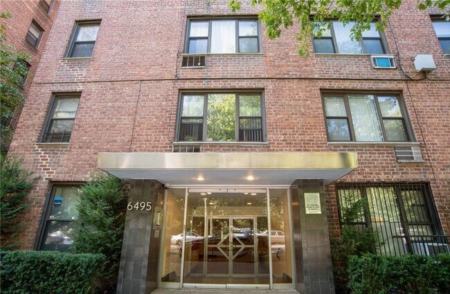Foto del edificio - 6495 Broadway