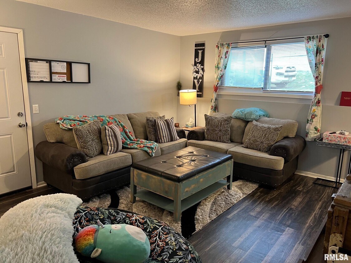 3127 Schuetzen Ln Unit 1, Davenport, IA 52804 Room for Rent in