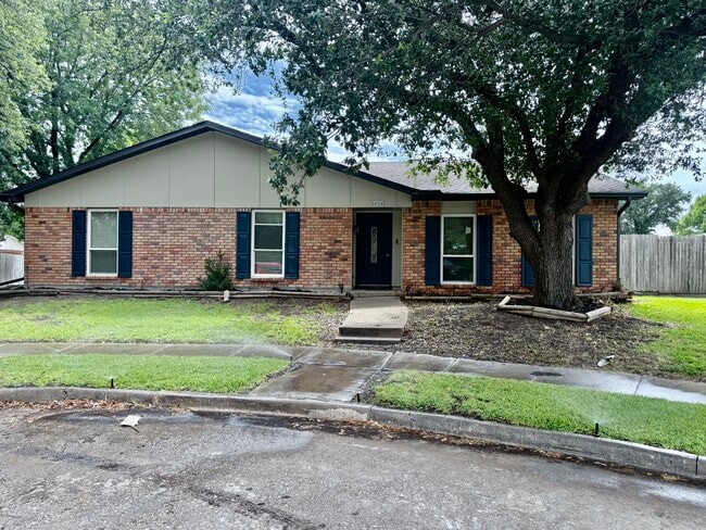 Photo - 5024 Middleton Cir House