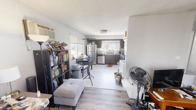 Foto del edificio - 1302 W Huron St