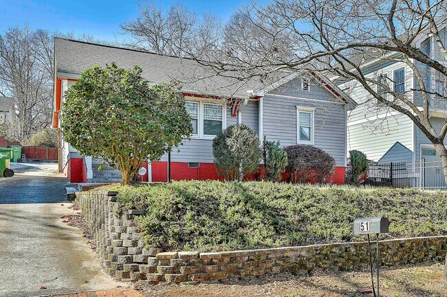 Building Photo - Character-Filled 3BR Home Near Grant Park & Summerhill