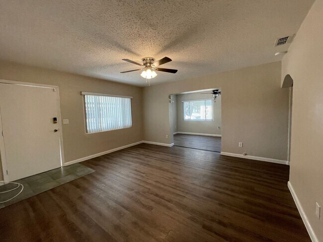 Building Photo - 2 br, 1 bath House - 526 Nansemond Ave