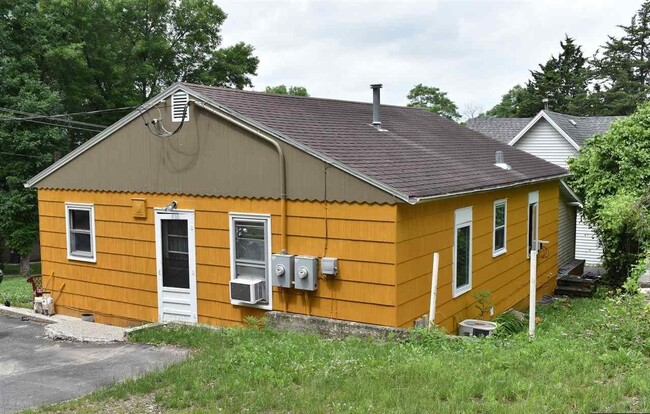 Building Photo - 612 Marsh St