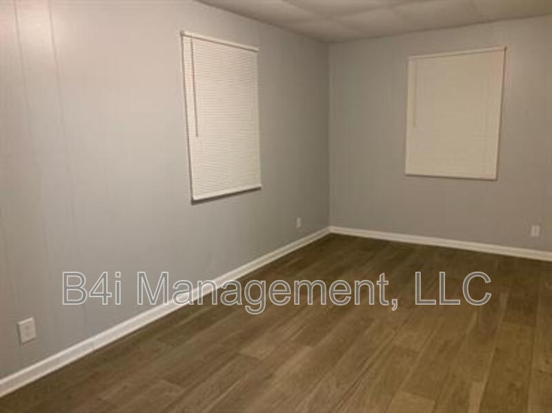 Foto principal - 324 Mays Ave