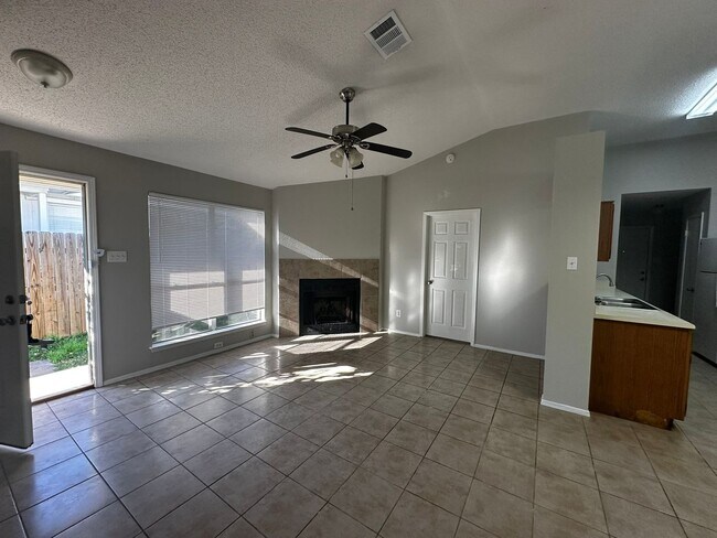 Foto del edificio - Carroll Properties (2606 Howellwood Way)