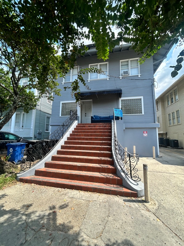 Primary Photo - 1009 Broadway St