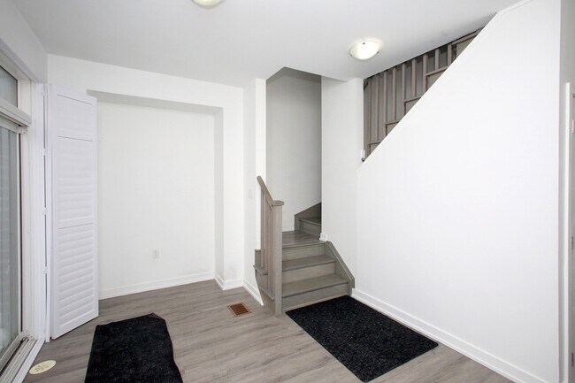 Building Photo - Outstanding 3-Bedroom Townhouse for Rent in Woodbridge