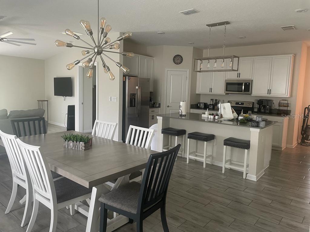 Building Photo - 725 Peg Ct