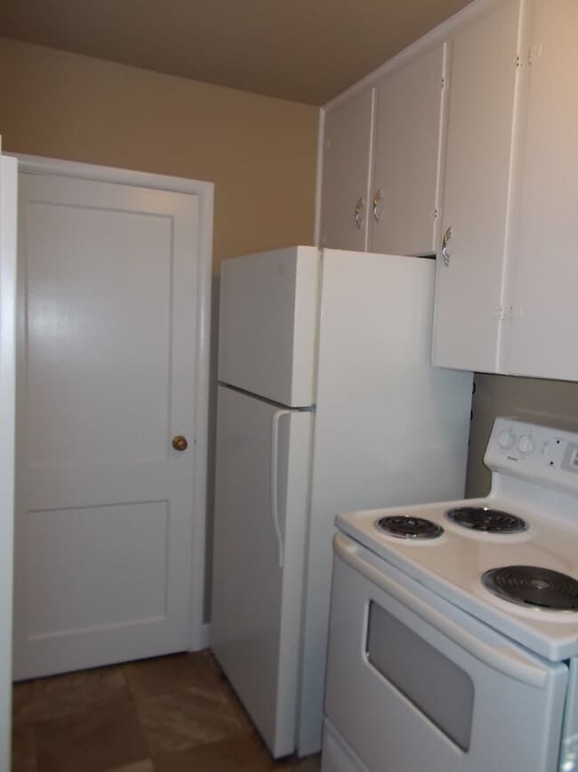 Building Photo - 1 Bed/ 1 Bath House with Hardwoods