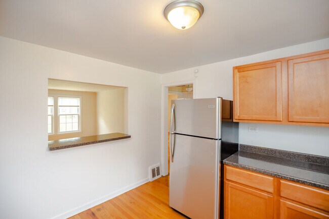 Building Photo - 3D and Video Tour Attached! Fantastic and ...