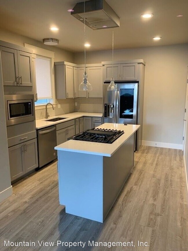Building Photo - 3 br, 3 bath House - 61571 SW Riverwalk Ln