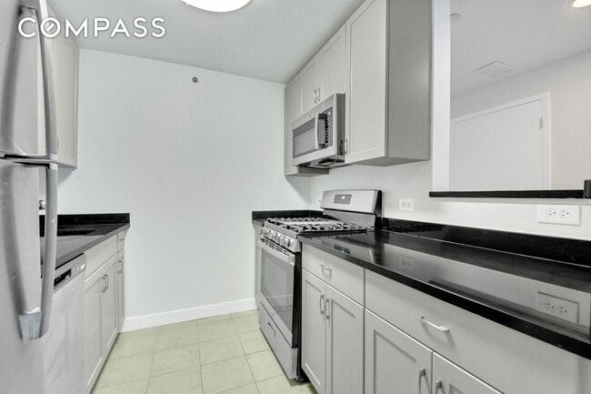 Building Photo - 40 W 116th St