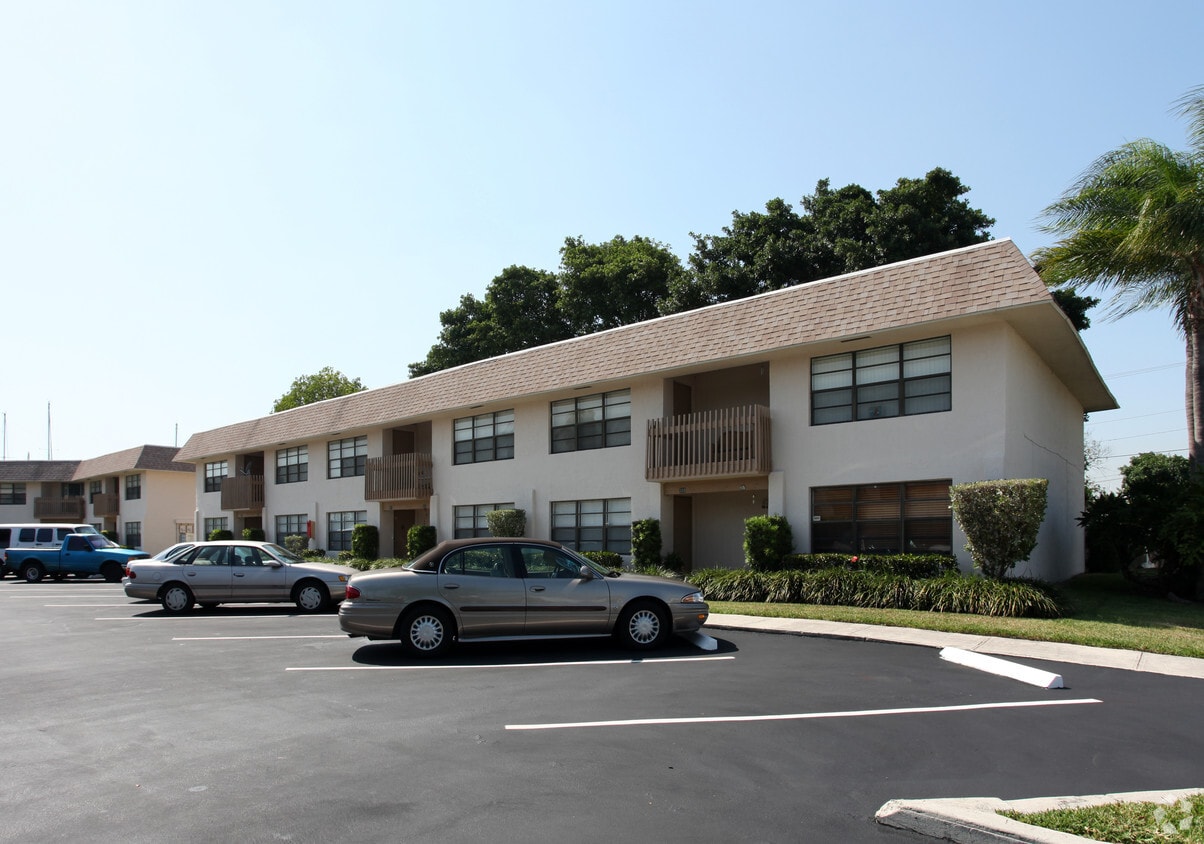 Building Photo - Marina Townhomes