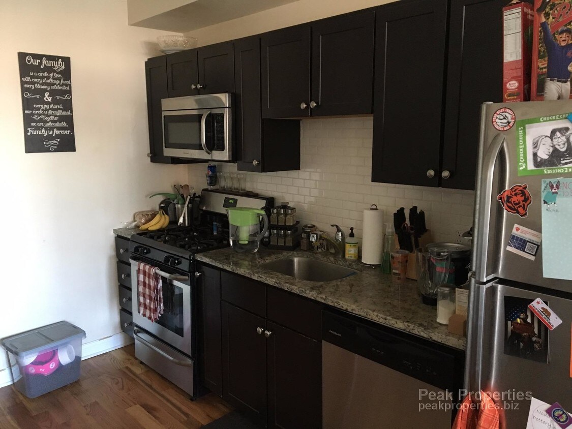 Foto principal - 2355 W Grand Ave