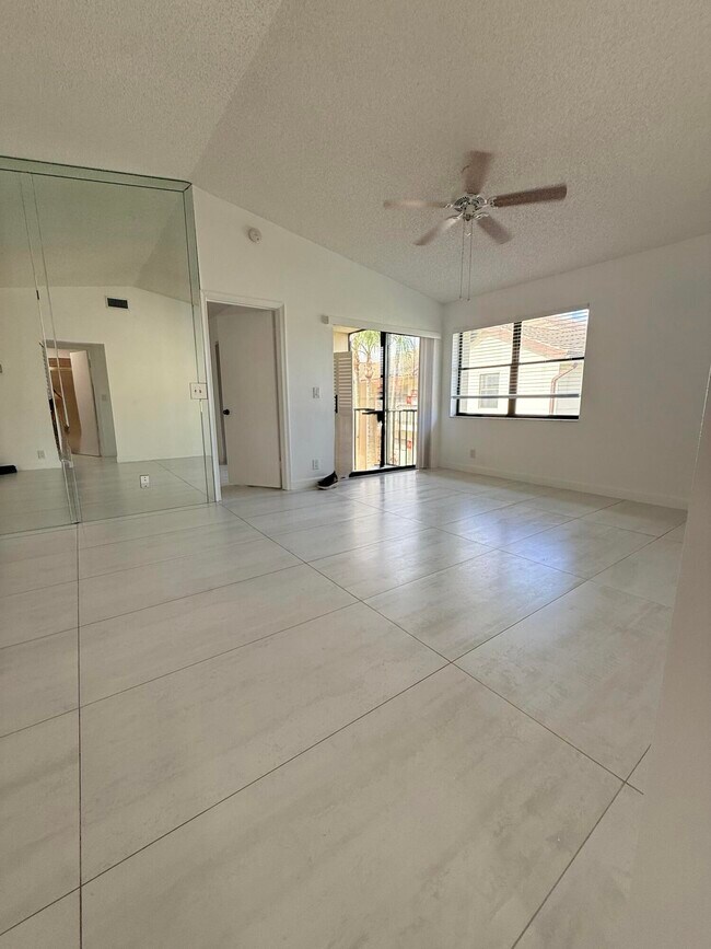 Foto del edificio - 7714 Tahiti Ln