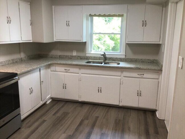 Foto del edificio - 4701 Auburn Rd