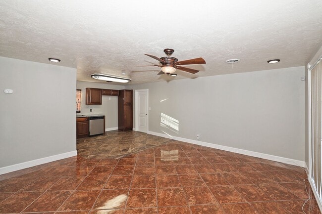 Building Photo - $1,295 Monthly Lease Payment!