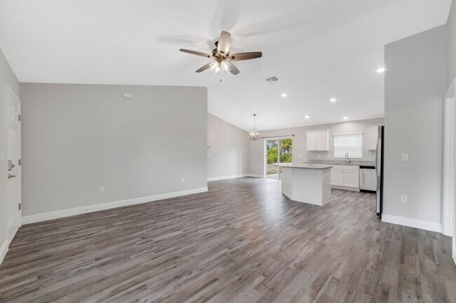 Foto del edificio - 8027 N Independence Way