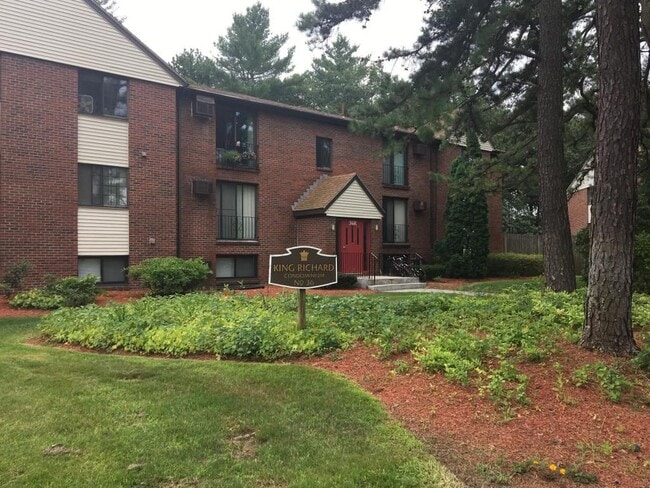 Building Photo - 36-R English Village, 104